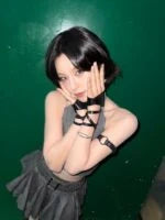 Yeji Black Half-Palm Strap Gloves