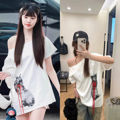 White Off-Shoulder Cat Print T-Shirt | Wonyoung – IVE
